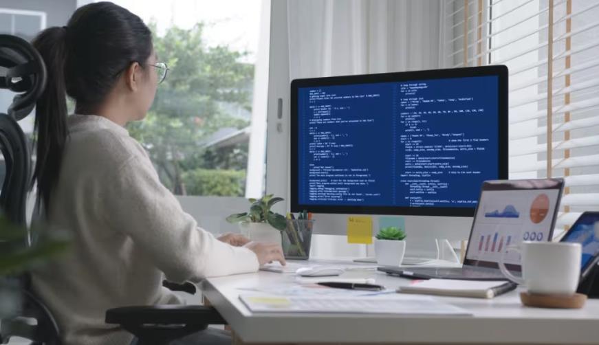 智慧零售新基建：扎赉特旗软件开发公司如何构建全渠道商业操作系统？